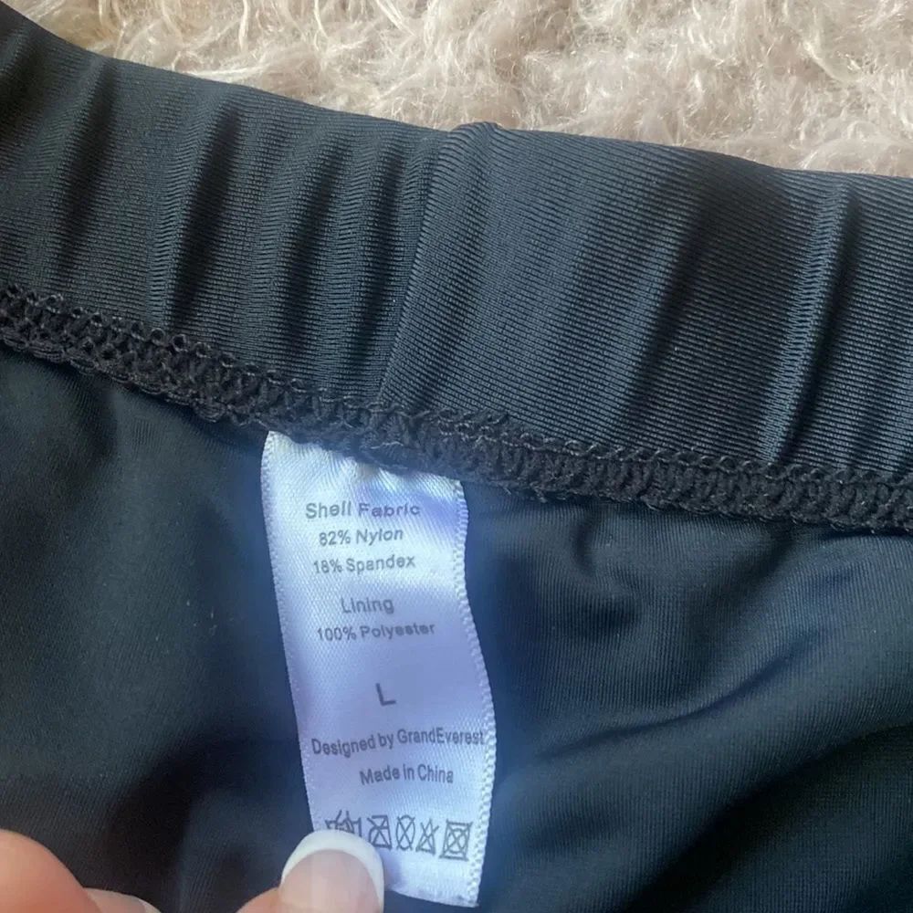 New Swim Shorts black fits Medium Large - Picture 2 of 3